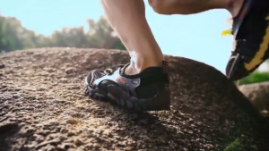 Outdoor Sandals & Hiking Shoes Breathable Mesh Quick-Dry Water Shoes for Summer Anti-Slip for Trekking Wading Fishing - Limited Sizes Clearance (溯溪鞋 洞洞鞋 男凉鞋 透气镂空 涉水鞋 断码捡漏 韩版潮流)