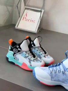 Kids High-Quality Mesh Basketball Sneakers Shock-Absorbing Breathable Sport Shoes for Boys