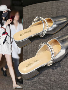 รองเท้าแตะส้นสูงแบบสวมครึ่งนิ้วทรงหัวมนประดับลูกปัดสไตล์ฝรั่งเศสสำหรับใส่กลางแจ้งในช่วงฤดูร้อนปี 2025 รองเท้าแตะแบบสวมสบายสำหรับผู้หญิง