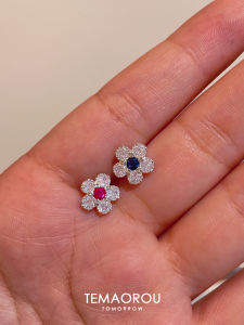 S925 Silver Needle Full Drill Flash Small Flower Ear Cuff Womens Style 2025 New Ear Jewelry Unique Design Sensation