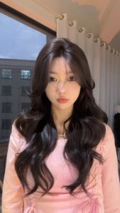 วิกผมหญิง วิกผม กึ่งทอมือ วิกผมเหมือนผมจริง แฮร์พีช สีน้ำตาลหม่นประกายเทา (ยาว64cm) ปรับระดับได้ แถมฟรีเน็ตผม หวีและกาวติด