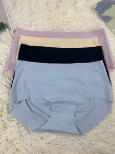 Topbra กางเกงในไร้ขอบ กางเกงในผู้หญิง เนื้อผ้าลื่น No.T178