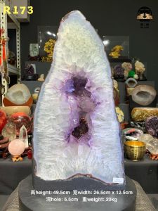 nice amethyst geode thickness 金火形💯天然紫晶洞 高挑49.5cm👍 玻璃体晶牙 非常净透✅ 稀少红玛瑙环绕着边部 助健康👍 高height: 49.5cm 宽width: 26.5cm x 12.5cm 洞hole: 5.5cm 重weight: 20kg 📍Johor Bahru 区可自行取货或邮寄服务