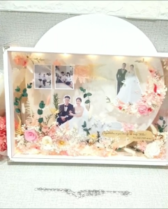 {MẪU HOA HỒNG} Khung trong suốt hoa khô nổikèm hoa hồng thật sấy khô cách thủy  có đèn hộp thiệp kèm ảnh đi kèm shop hoàn thiện