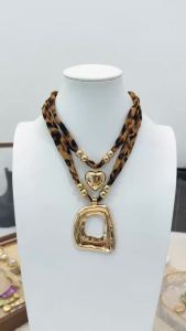 Dây Chuyền Choker Nhiều Lớp Họa Tiết Da Báo Tông Vàng Y2K Dành Cho Nữ Mặt Dây Chuyền Hình Trái Tim Rỗng Chất Liệu Hợp Kim Kẽm Có Thể Điều Chỉnh Thích Hợp Đeo Hàng Ngày Dự Tiệc Đi Nghỉ.