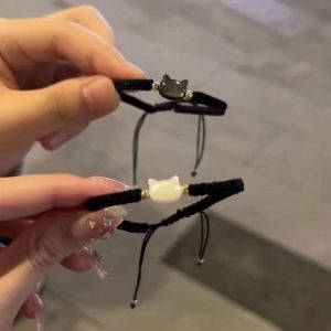 2024 New Black Cat White Cat Shell Bracelet Woven Simple Versatile Womens Bracelet Couples Lucky Rope Minimalist Style