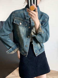 YUFUQING | เสื้อเชิ้ตลายยีนส์ POLO ทรงหลวมสบาย ๆ สำหรับผู้หญิงในฤดูใบไม้ผลิ ดีไซน์กระชับสัดส่วน เสื้อแจ็คเก็ตสั้น ทรงเข้ารูป สไตล์ฮ่องกง