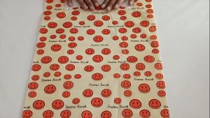 Kantong Dus Hajatan Motif Smile 28 Ukuran Dus 20x20- 50 Pcs