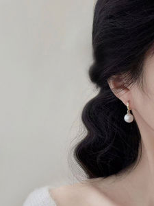 ต่างหูไข่มุกสไตล์คลาสสิกสำหรับผู้หญิง ต่างหูแฟชั่นสไตล์ใหม่ปี 2025 ต่างหูรูปหลอดไฟขนาดเล็กน่ารัก ต่างหูแฟชั่น