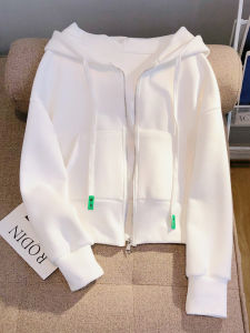 เสื้อสเวตเตอร์คาร์ดิแกนคอฮู้ดบุขนแกะสั้นสีขาวสำหรับผู้หญิง ฤดูใบไม้ร่วง/ฤดูหนาว 2023 แฟชั่นใหม่ เสื้อคลุมกันหนาวแบบลำลอง