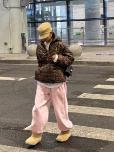 กางเกงขายาวทรงตรงสีชมพูสไตล์สตรีทอเมริกันสำหรับผู้หญิง ทรงหลวม กางเกงขายาวทรงตรงสำหรับฤดูใบไม้ผลิและฤดูใบไม้ร่วง