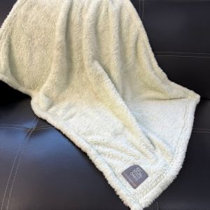 Khăn Trải Giường Bằng Vải Nỉ Màu Trơn Mùa Đông Ấm Áp Thoải Mái Dễ Giặt Dùng Cho Mọi Mùa Kích Thước 62*85cm