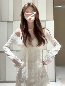Ge·an·fei | Early Autumn Full Set White Flower Strap Dress Suit