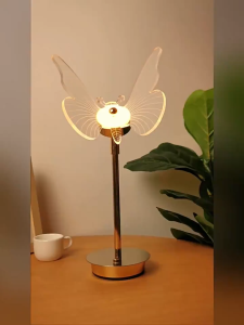 🔥ใหม่ล่าสุด! โคมไฟตั้งโต๊ะ LED คริสตัล หรี่แสงได้ ถนอมสายตา ชาร์จ USB สําหรับงานแต่งงาน โรงแรม ผีเสื้อ 8899 01 🦋 pi