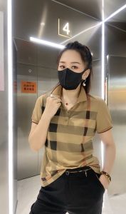 เสื้อยืดคอโปโลลายสก็อตแขนสั้นทรงสลิมฟิตสำหรับผู้หญิงในช่วงฤดูร้อนปี 2025 เสื้อยืดคอปกพับแบบลำลองที่สวมใส่ได้หลากหลาย