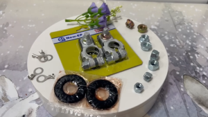 | 1 | 1 ชุด ขั้วแบตเตอรี่ วีโก้ ขั้วใหญ่ ขั้วเดิมโรงงาน พร้อม หัวน๊อต หางปลากลมเปลือย และแหวนกันขี้เกลือ 1 คู่ Battery | 1 ชุด ขั้วแบตเตอรี่ วีโก้ ขั้วใหญ่ 1 คู่ Battery |