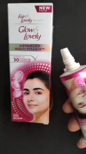 Glow & Lovely Advanced Brightening Face Cream with 30 Vitamin Capsules Skin Brightening & Dark Spot Reduction 50g