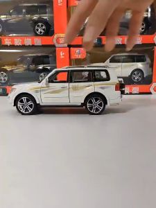 【TR TOY】MITSUBISHI PAJERO 1:32 ALLOY DIE CAST CAR MODEL 32133