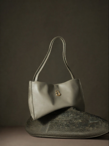 Commute Square Shoulder Bag Leather