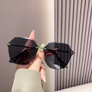 แว่นกันแดดผู้หญิงสุดหรูพร้อมแสงโพลาไรซ์คุณภาพสูง แว่นกันแดดอเนกประสงค์โลหะระดับไฮเอนด์