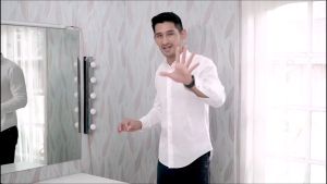 Uniqlo Kemeja Putih Panjang Pria Casual Slimfit