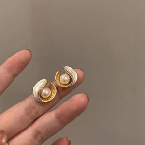 Pearl Imitation No Piercing Earrings Womens Fashion Elegant Vintage Atmosphere Ear Jewelry Clip on Earrings out