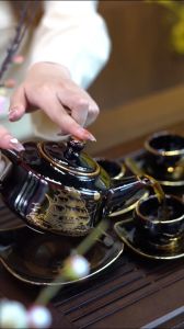 Bộ Ấm Trà Men Đen Bóng Thuận Buồm Xuôi Gió - Bộ Ấm Chén Bát Tràng Cao Cấo