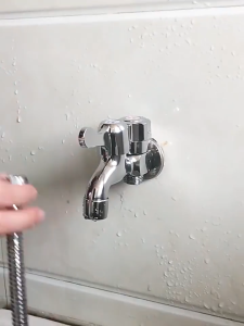 ก๊อกน้ำอเนกประสงค์  ก๊อกน้ำ 4 ทาง ใช้งานพร้อมกันหลายอุปกรณ์   ก๊อกน้ำ 2 ทาง แถมฟรีเทปพันเกลียว