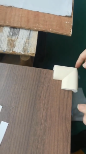 มุมโต๊ะป้องกันความปลอดภัยสำหรับเด็กทารก ยางกันกระแทก โฟมยางกันกระแทก ยางกันกระแทกมุมโต๊ะ สำหรับเด็ก พร้อมกาวติด