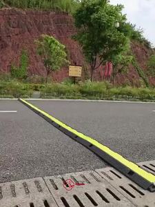 อุปกรณ์ยางชะลอความเร็ว ความปลอดภัย ยางลูกระนาด Speed Bump (แท้100%）แผ่นยางชะลอความเร็ว ยางลูกระนาดยางชะลอความเร็ว ยางลูกระนาด