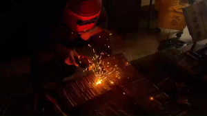 ลวดเชื่อมไฟฟ้าE6013 ลวดเชื่อม (2.5mm / 3.2mm) 2.5kg/กล่อง เชื่อมเหล็ก อุปกรณ์เชื่อม ลวดเชื่อมเหล็ก ลวดเชื่อม