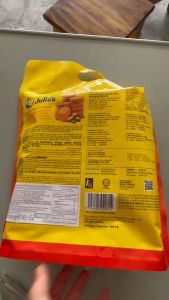 พีนัท บัตเตอร์ แซนต์วิช บัสกิต (ขนมปังกรอบ สอดไส้ครีมเนยถั่ว ตราจูลี่ส์)