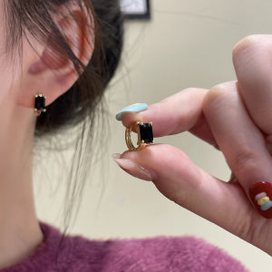 ต่างหูเงินแท้ S925 สไตล์หวานๆ สีดำ ดีไซน์เรียบง่ายหรูหรา ดีไซน์เฉพาะตัว เครื่องประดับแฟชั่นใหม่ 2024 ต่างหูรูปกล้วยหอม