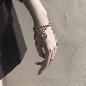 สร้อยข้อมือแบบติดห้อย 2 ชั้น แฟชั่นฮิปฮอป สไตล์ชีวิตต้นไม้แห่งชีวิต เครื่องประดับคู่รักสุดเท่ ดีไซน์สีดำ