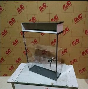 Etalase Akrilik Display Pajangan Rak Action figure/Parfum/kosmetik