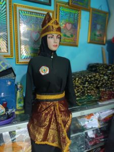 sembong pencak silat bahan tapis warna merah bata