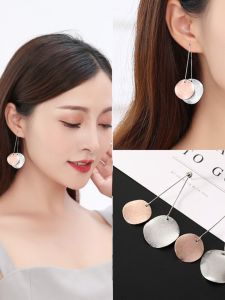 ต่างหูแบบยาวหรูหราสำหรับผู้หญิง เครื่องประดับแฟชั่นสุดเทรนด์ ดีไซน์เรียบง่าย สไตล์ลำลอง ต่างหูแบบพับได้สำหรับผู้หญิง