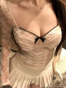 เสื้อยืดแขนยาวปักลูกไม้ทรงเข้ารูปสไตล์ฝรั่งเศสสำหรับผู้หญิง ฤดูใบไม้ผลิและฤดูร้อน เสื้อชั้นในแขนสั้นสำหรับเด็กสาว