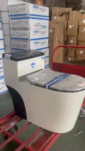 BỒN CẦU MỘT KHỐI NẮP ĐEN