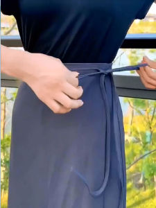 เรียบหรู สูง เอว กระโปรงยาวปานกลาง สําหรับผู้หญิง ฤดูร้อน ไม่สมมาตร ดีไซน์ ทรงเอ ยาว กระโปรง วัสดุบาง ชุดกึ่งทางการ กระโปรง