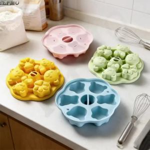 1Pcs Silicone Baking Mold Cartoon Animal Bear Shaped Cake Mold Ice Cube Mold Ice Maker Kitchen Gadget Baking Tools