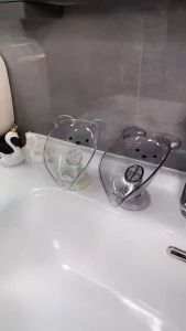 ชั้นวางสบู่แบบดูดติดผนังแฟชั่น อุปกรณ์ห้องน้ำ ชั้นวางสบู่ อุปกรณ์จัดระเบียบของใช้ในครัวเรือน จานสบู่ PET สำหรับห้องน้ำ