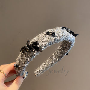 Hand-Sewn Crystal Butterfly Knot Hairband: A Fashionable & Elegant Choice