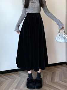 กระโปรงจีบผ้ากำมะหยี่สีดำเอวสูงทรงเอสำหรับผู้หญิง กระโปรงทรงร่มยาวปานกลางสำหรับฤดูใบไม้ร่วงและฤดูหนาว