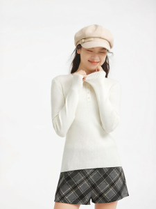 Hotwind | Slender Fitting Henley Neck Sweater
