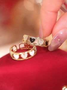 แหวนเปิด ดีไซน์รักกลวงออก ประณีต ราคาไม่แพง หรูหรา ทันสมัย แหวนนิ้วชี้ปรับได้ แหวนขนาดเล็ก M1404