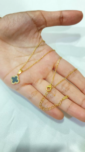 Kalung Titanium Premium Gold Clover Anti Luntur – Motif Hitam Permata
