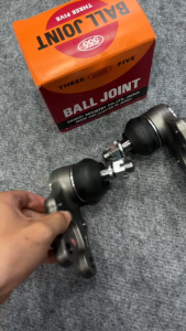 [GIÁ 1 CẶP] Rotuyn Trụ Dưới Toyota Hiace 2005-2021 Thương Hiệu 555 Nhật Bản SB3972