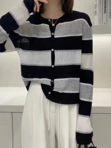 Fine Gauge Knit Sweater Cardigan for Women in Contrasting Colors Slim Fit Loose Long Sleeve Wool Material Suitable for Spring and Autumn