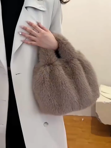 EERSHENSHI  กระเป๋าขนใหม่เลียนแบบตุ๊กตาสุนัขจิ้งจอกจีบหญิงกระเป๋าถือความจุขนาดใหญ่ตะกร้าผักตุ๊กตากระเป๋าถือ